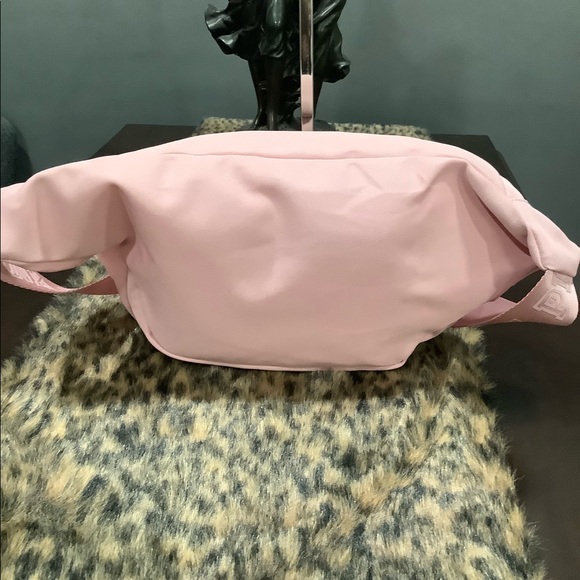 NWT PINK BY VICTORIA’S SECRET WAIST PACK - Picture 2 of 10